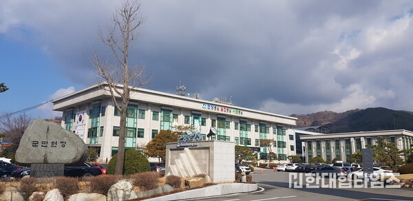 이미지 = 하동군청 전경