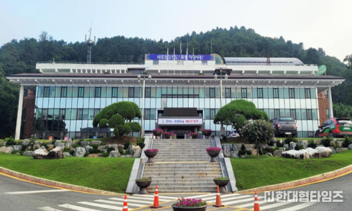 이미지 = 홍천군청 전경